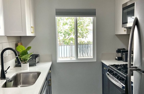 Hollywood Apartment | Chic 1-bedroom/1bath apartment with AC, WiFi in phenomenal Hollywood