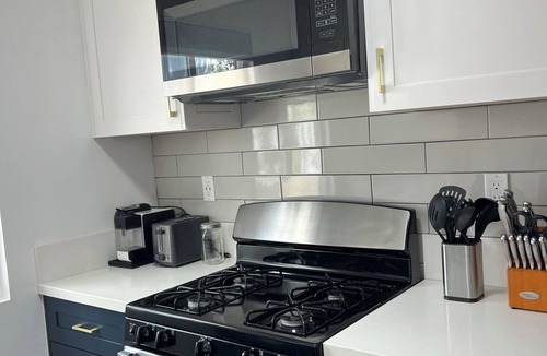 Hollywood Apartment | Chic 1-bedroom/1bath apartment with AC, WiFi in phenomenal Hollywood