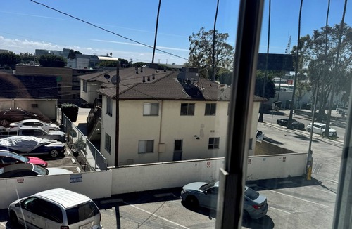 Sawtelle Apartment | Chic 1-bedroom apartment with WiFi, AC in fabulous Los Angeles