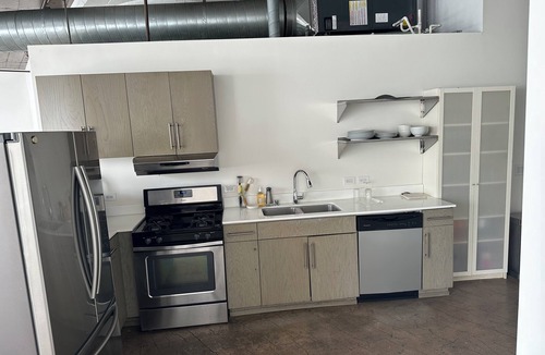 Arts District Apartment | Chic 1-bedroom with high ceiling, open plan,in beautiful arts district