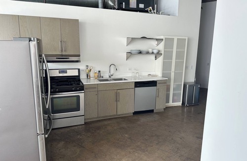 Arts District Apartment | Chic 1-bedroom with high ceiling, open plan,in beautiful arts district