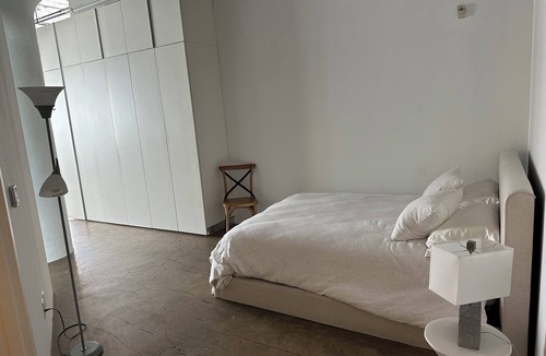Arts District Apartment | Chic 1-bedroom with high ceiling, open plan,in beautiful arts district