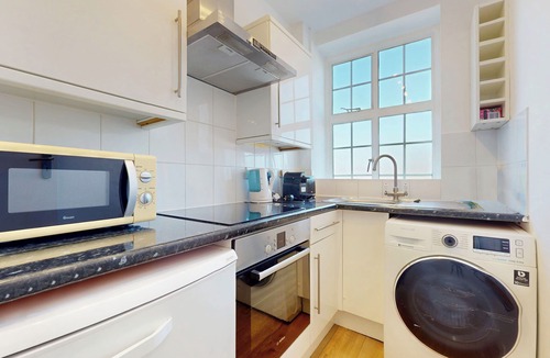 Golders Green Apartment | Chic 1BR-3min to Tube/Easy Access to City Centre