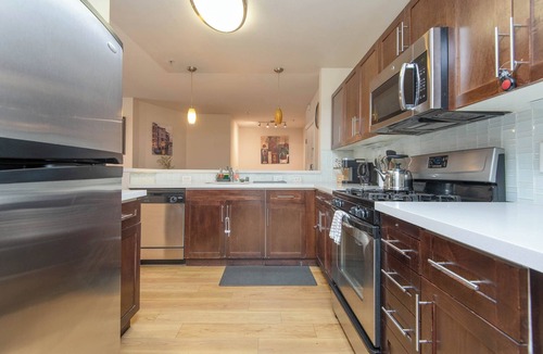 City West Apartment | Chic 2-Bed Apt in Fabulous Los Angeles with Balcony, Fitness Room and WiFi