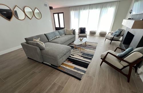 Historic Core Apartment | Chic 2-Bedroom Apartment with Fitness Room and WiFi in Vibrant Los Angeles