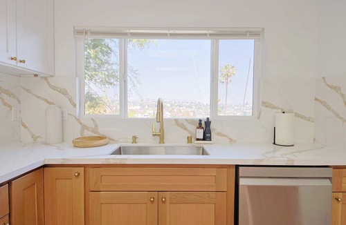 Elysian Heights Apartment | Chic 2B2B Apt w City Views near Sunset Blvd