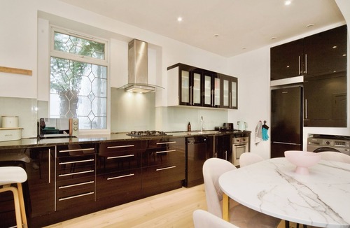 Camden Apartment | Chic 2BD Flat, 12 Mins from Hampstead Heath