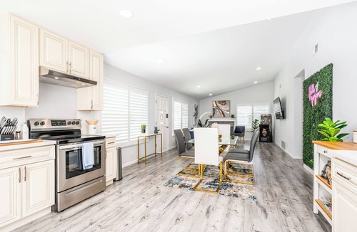 Santa Ana House | Chic 3BR w/Insta Wall & Arcade & Mins to Disney!