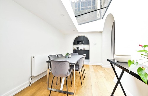Queen's Gate Apartment | Chic and new luxury apartment in upmarket Kensington - unbeatable location!
