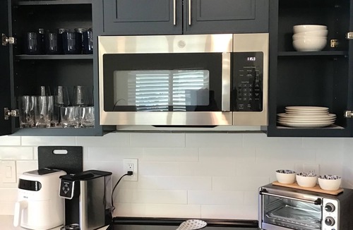 Upland Apartment | Chic apartment with AC and WiFi in fabulous Upland