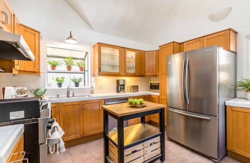 El Porto House | Chic Beach Bungalow 3 Blocks from the Sand