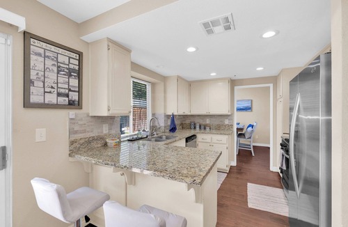 Fontana House | Chic & Comfy Home Near Airport Pet-Friendly