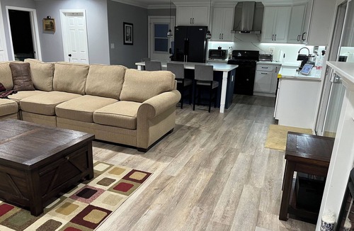 Garden Grove House | CHIC & COZY Stay near WESTGROVE- PARK-Walk to nature & Fun.