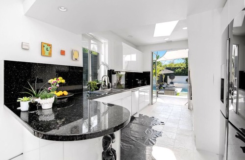 West Hollywood House | Chic Gated W Hollywood 3BD Villa w/Pool, Hot tub & Guest House