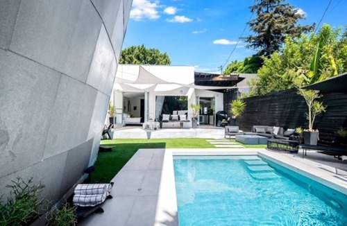 West Hollywood House | Chic Gated W Hollywood 3BD Villa w/Pool, Hot tub & Guest House