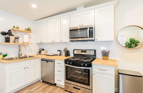 Glendora House | Chic Historic Route 66 Home - Ideal for Relaxation