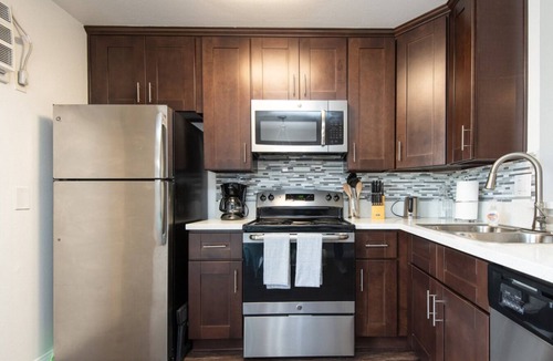 Tri-West Apartment | Chic Junior 1-Bedroom with Balcony & Pool in Fabulous West Hollywood