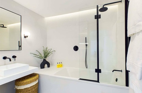Camden Town Apartment | Chic King’s Cross Apartment with Modern Decor
