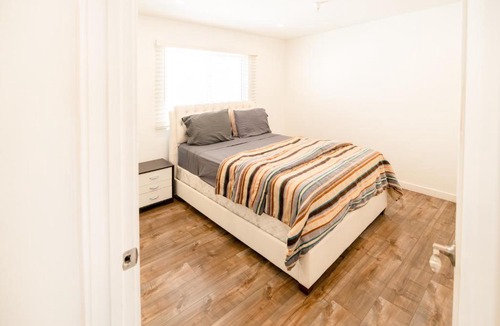 Wilshire Apartment | Chic Koreatown 1 Bedroom Close to Downtown LA with free Gated Parking