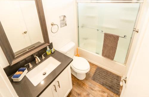Wilshire Apartment | Chic Koreatown 1 Bedroom Close to Downtown LA with free Gated Parking