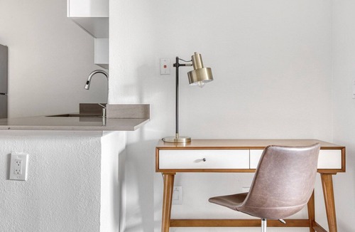 Los Feliz Apartment | Chic Los Feliz 1BR w/ Gym, Lounge & Pool, near Observatory, by Blueground