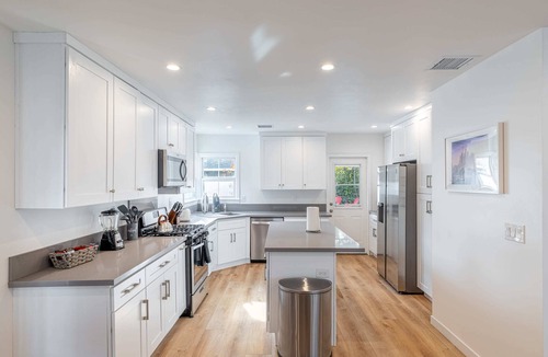 Encino House | *Chic Lux New Build w/Htd Pool, Firepit, BBQ*