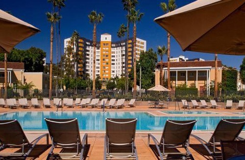 La Brea Apartment | Chic Private 2 bedroom Condo near the Grove