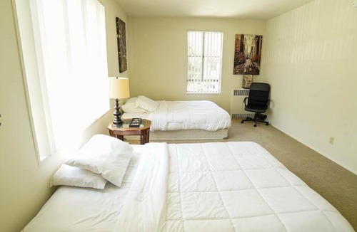 La Brea Apartment | Chic Private 2 bedroom Condo near the Grove