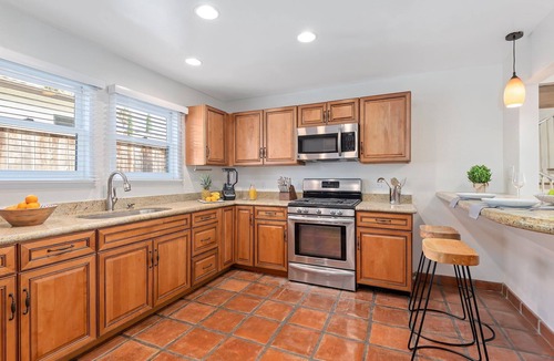 West Beach Condo | Chic Remodeled Condo At West Beach Sure To Charm