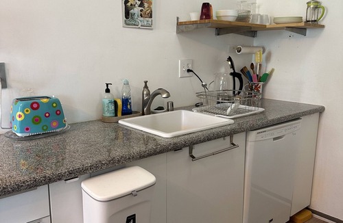 Del Rey Apartment | Chic retro apartment 5 min from LAX airport 7 min to the beach