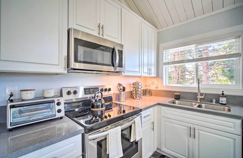 Running Springs Cabin | Chic Running Springs Forest Cabin w/Deck!