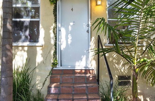 Northeast Apartment | Chic Santa Monica 1BR Cottage, Street Parking +W/D