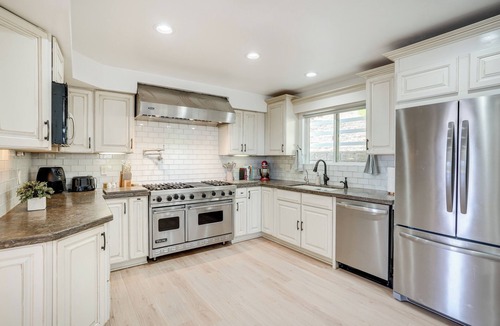 Santa Paula House | Chic Santa Paula Home w/Mountain & City Views!