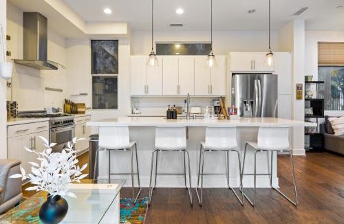 Silver Lake Villa | Chic Silver Lake Oasis with Breathtaking City Skyline Views, Private Rooftop & Garage
