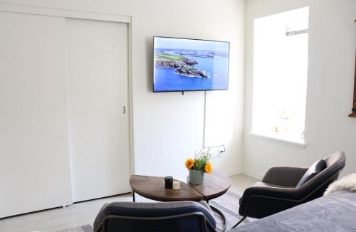 Downtown Apartment | Chic Studio On The Promenade By The Pier