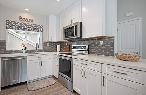 Dana Point Apartment | Chic Upstairs Condo Steps from Strands Beach