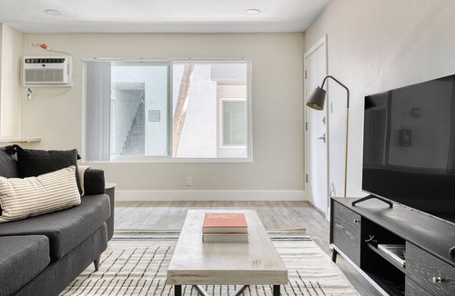 Valley Village Apartment | Chic Valley Village 2BR w/ Pool & BBQ, near TJ & Bars, by Blueground