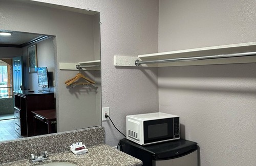 Corona Hotel | Circle City Inn