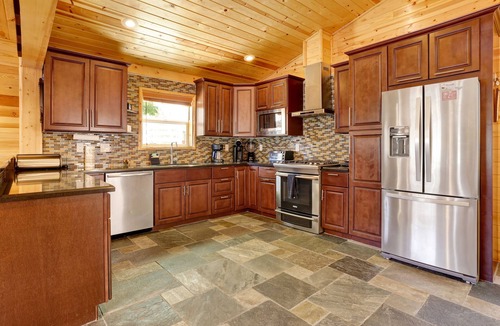 Boulder Bay Cabin | Circle Views Boulder Bay Retreat- Hot Tub- Games