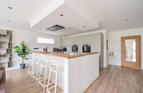 East Wittering House | Cirrus: Modern Coastal Home in East Wittering – Sleeps 8, Perfect for Families