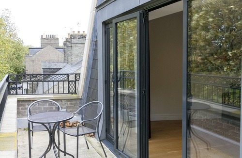 Cambridge City Centre Apartment | City Centre Penthouse 5 mins walk to Colleges with Terrace & Sleep 6