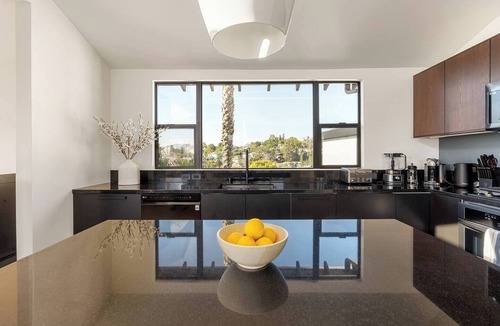 Elysian Heights Apartment | City Oasis, Stunning Panoramic Views
