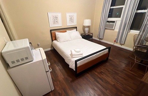 Westlake Apartment | City of Angels Studio! Escape near Downtown!
