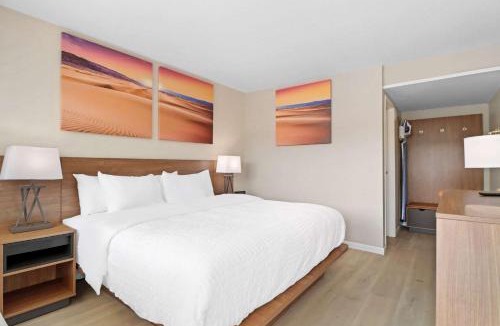 Ridgecrest Hotel | Clarion Pointe Ridgecrest near China Lake Naval Station