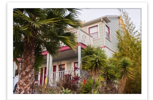 Hollywood Apartment | Classic & Central Hollywood Retreat with Porch and Garden