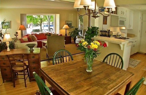 Beach Barber Tract House | Classic La Jolla Beach Home.Pet Friendly! 5 Stars! Outdoor Fire Pit and Heaters