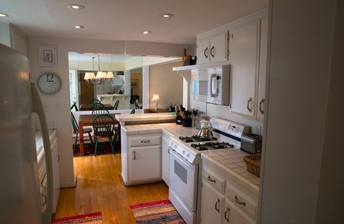 Beach Barber Tract House | Classic La Jolla Beach Home.Pet Friendly! 5 Stars! Outdoor Fire Pit and Heaters
