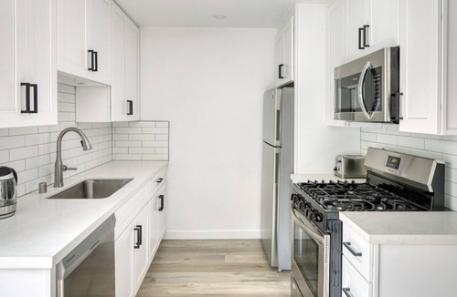 Valley Village Apartment | Classic Valley Village 1BR w/ Pool, BBQ, near Ventura Blvd, by Blueground