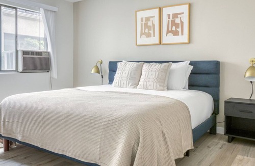 Valley Village Apartment | Classic Valley Village 1BR w/ Pool, BBQ, near Ventura Blvd, by Blueground