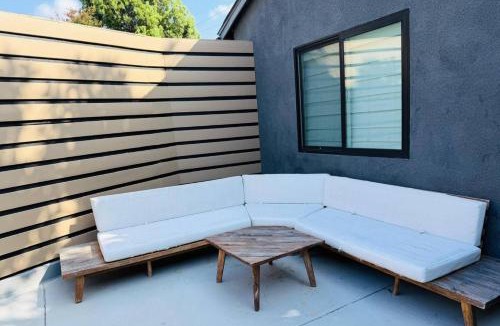 Valley Village House | Claudia's Cottage Guest House